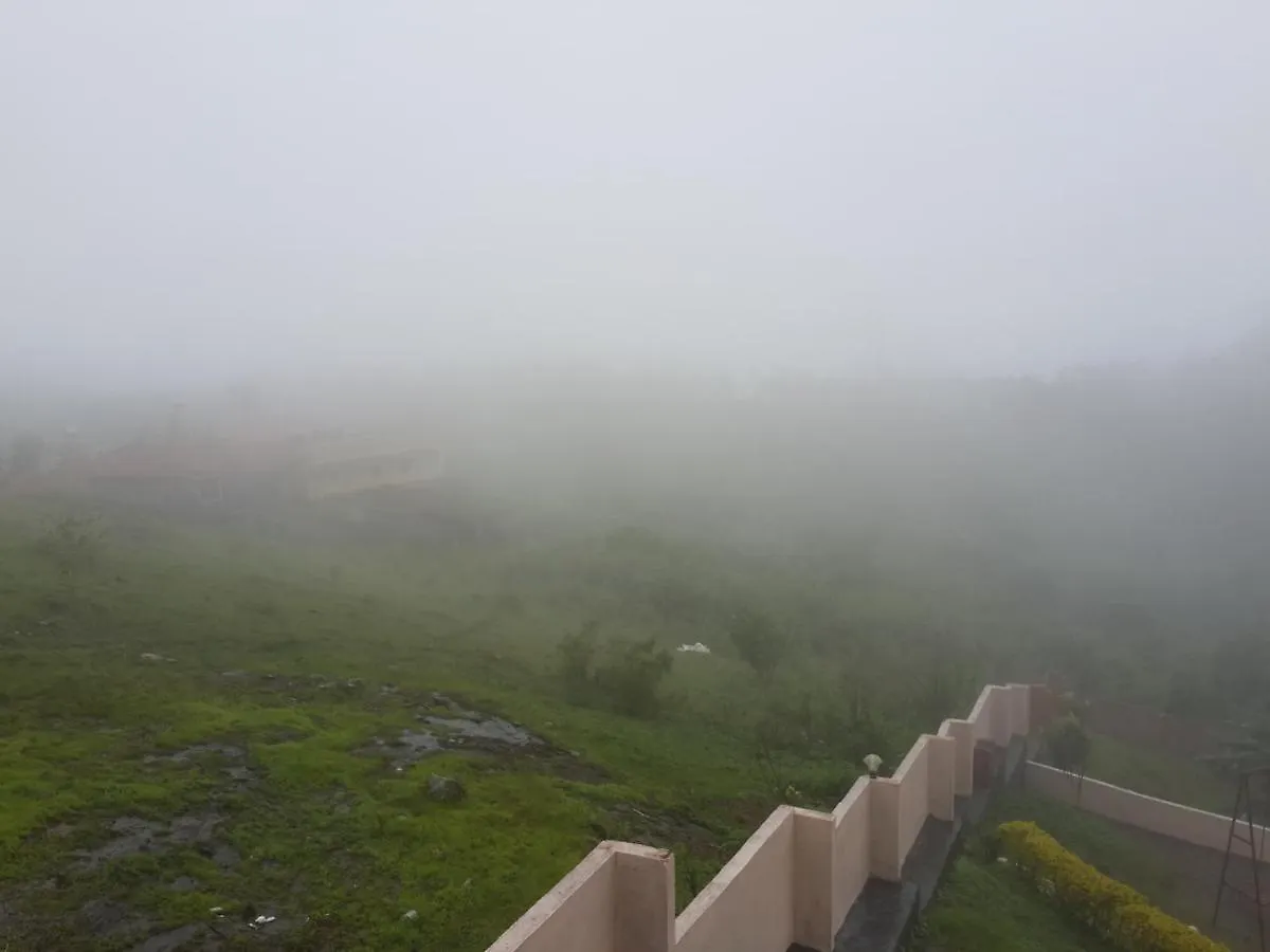 Biglaand Dew Castle Hotel Pirmed Resort